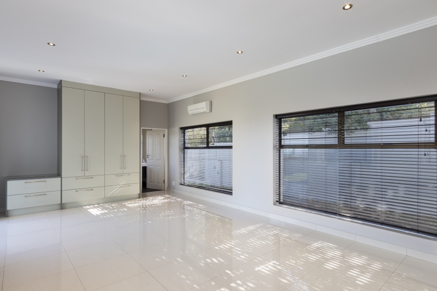 To Let 4 Bedroom Property for Rent in Helderberg Estate Western Cape